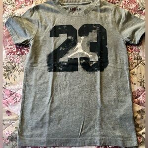 Jordan Boys 8-10yrs SZ Small Gray Tee with Jumpman